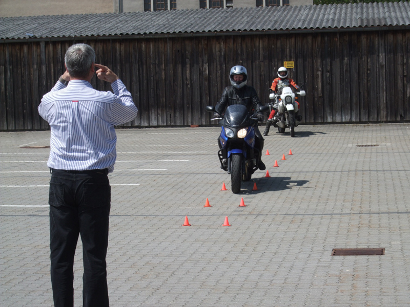 Fahrsicherheitsseminare für Fahrrad-, Pedelec-, Roller- und Motorradfahrende